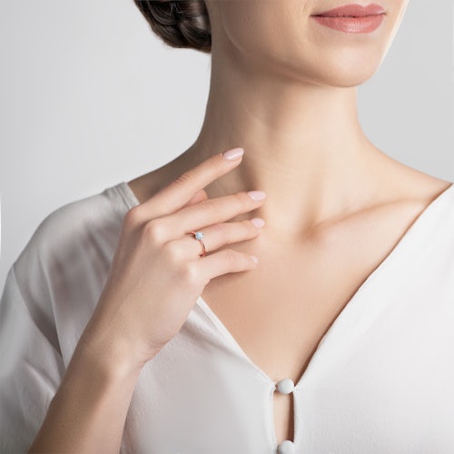 Pierścionek zaręczynowy The Journey: dwukolorowe złoto, akwamaryn